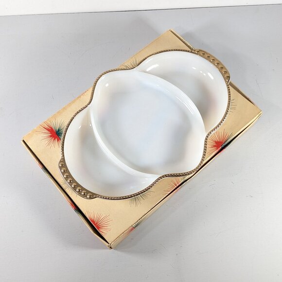 Anchor Hocking Milk Glass 22K trimmed Divided Relish dish, Vintage anchorglass - Picture 2 of 15